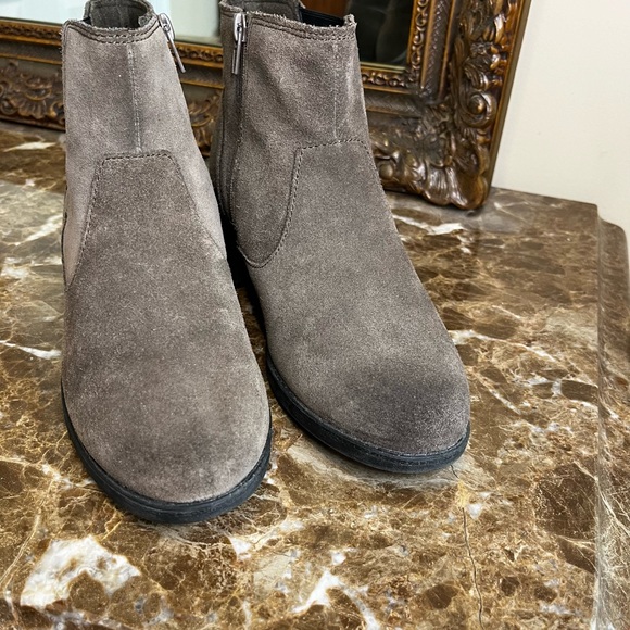 Clarks Suede Boots - Picture 7 of 8